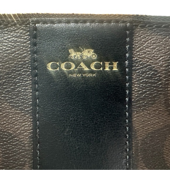 Coach Factory Outlet‎ Wristlet.  Brown/Black.  EUC. - Picture 4 of 12